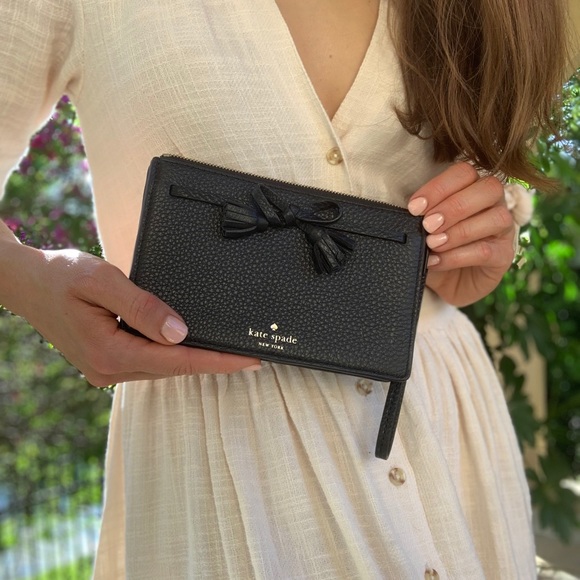 kate spade Handbags - NWT❗️ Kate Spade Wristlet